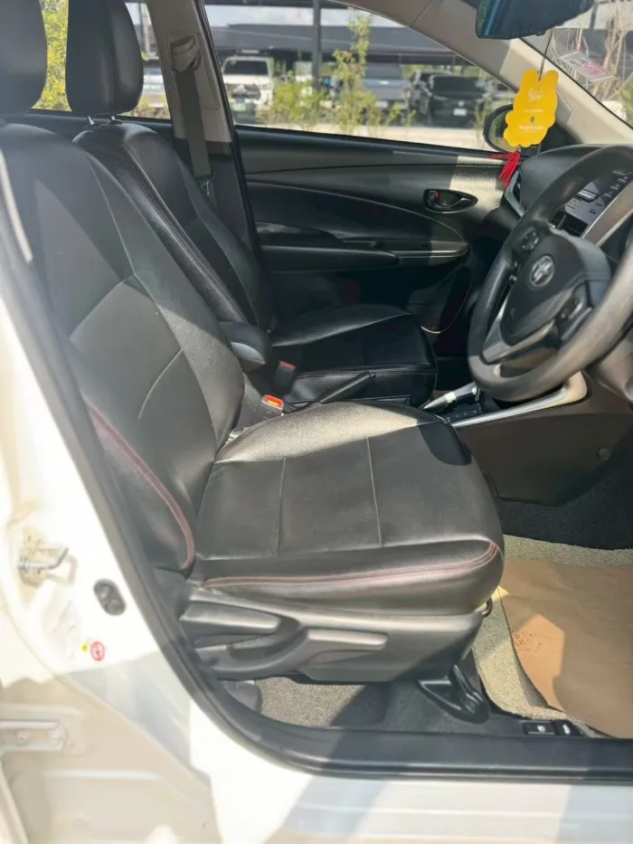 Front view of Toyota Yaris Ativ 1.2 E year 2019 white color used car in Hatyai รูปที่ 11