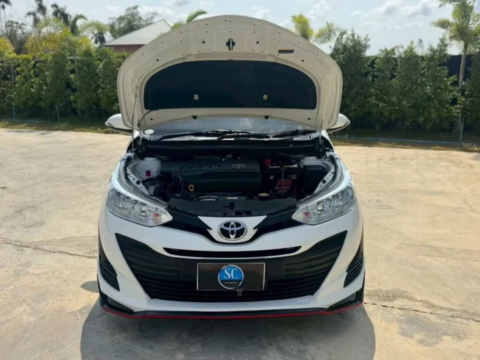 Front view of Toyota Yaris Ativ 1.2 E year 2019 white color used car in Hatyai รูปที่ 13