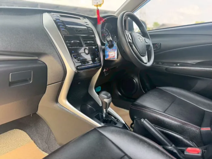 Front view of Toyota Yaris Ativ 1.2 E year 2019 white color used car in Hatyai รูปที่ 14
