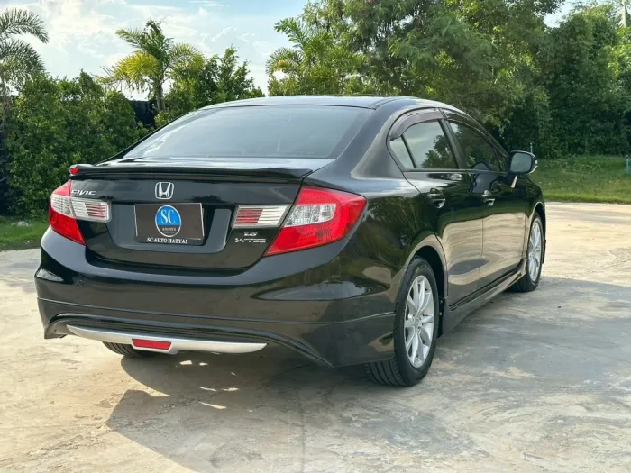 Front view of Honda Civic FB 1.8 E-Navi year 2013 black color used car in Hatyai รูปที่ 6