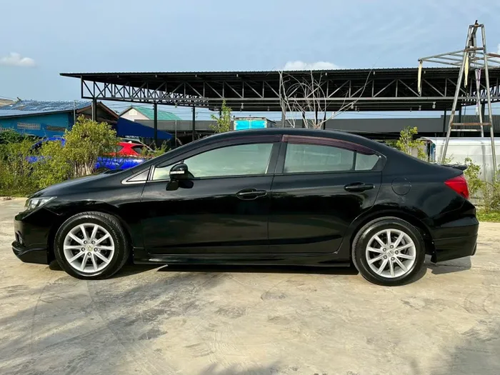 Front view of Honda Civic FB 1.8 E-Navi year 2013 black color used car in Hatyai รูปที่ 4