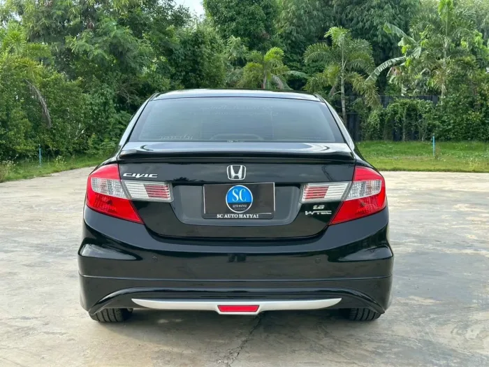 Front view of Honda Civic FB 1.8 E-Navi year 2013 black color used car in Hatyai รูปที่ 8