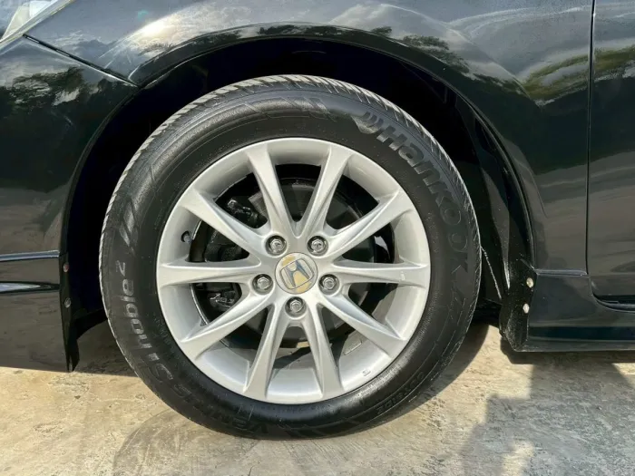 Front view of Honda Civic FB 1.8 E-Navi year 2013 black color used car in Hatyai รูปที่ 20