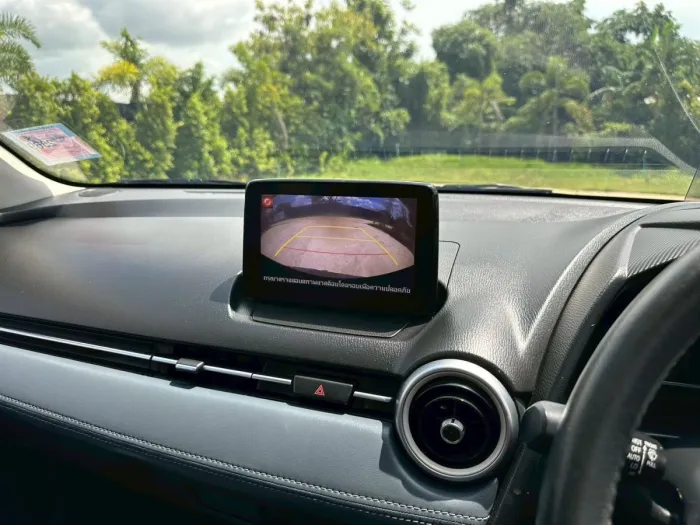 Front view of Mazda 2 Hatchback 1.3 S Leather Sport year 2021 grey color used car in Hatyai รูปที่ 9