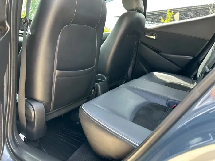 Front view of Mazda 2 Hatchback 1.3 S Leather Sport year 2021 grey color used car in Hatyai รูปที่ 11