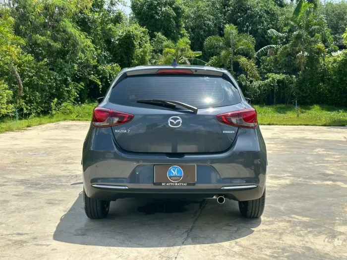 Front view of Mazda 2 Hatchback 1.3 S Leather Sport year 2021 grey color used car in Hatyai รูปที่ 8