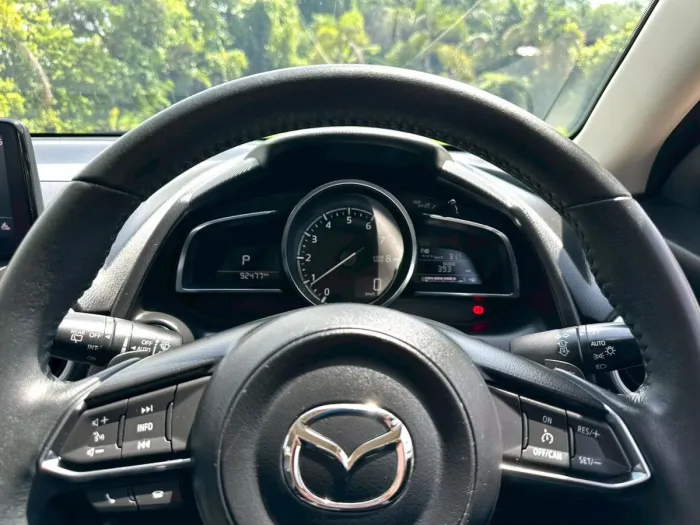 Front view of Mazda 2 Hatchback 1.3 S Leather Sport year 2021 grey color used car in Hatyai รูปที่ 21