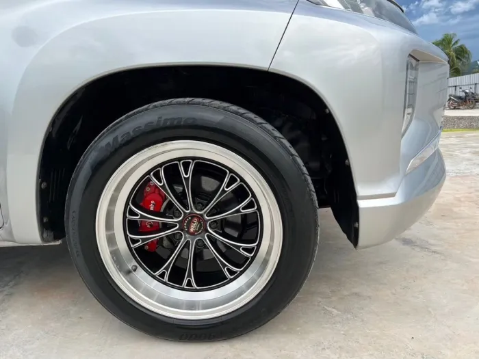 Front view of Mitsubishi Triton Mega Cab 2.5 GLX year 2022 silver color used car in Hatya รูปที่ 11