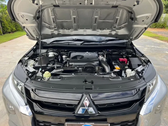 Front view of Mitsubishi Triton Mega Cab 2.5 GLX year 2022 silver color used car in Hatya รูปที่ 16