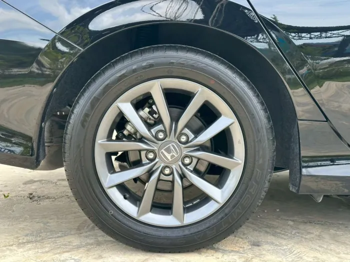 Front view of Honda Civic FC 1.8 EL year 2019 black color used car in Hatyai รูปที่ 21