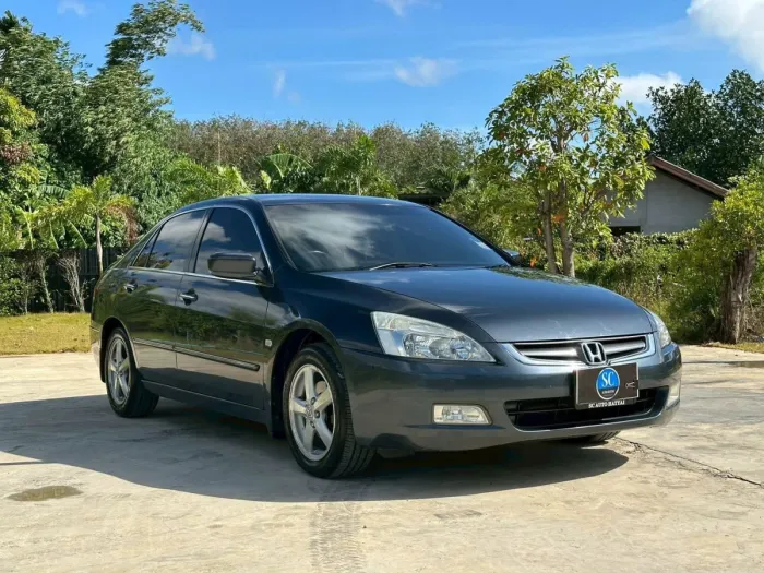 Front view of Honda Accord 2.4 EL year 2004 grey color used car in Hatyai รูปที่ 2