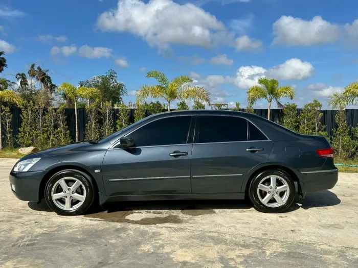 Front view of Honda Accord 2.4 EL year 2004 grey color used car in Hatyai รูปที่ 4