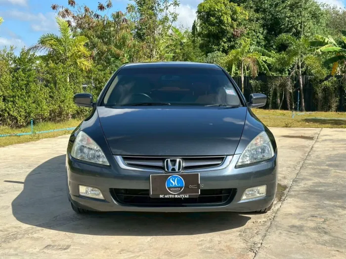 Front view of Honda Accord 2.4 EL year 2004 grey color used car in Hatyai รูปที่ 3