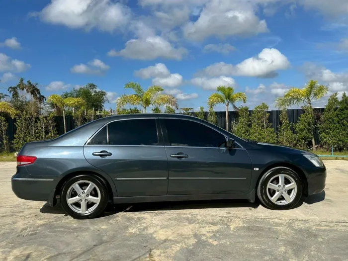 Front view of Honda Accord 2.4 EL year 2004 grey color used car in Hatyai รูปที่ 6