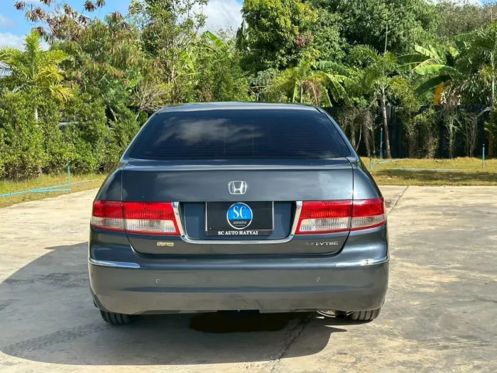 Front view of Honda Accord 2.4 EL year 2004 grey color used car in Hatyai รูปที่ 9