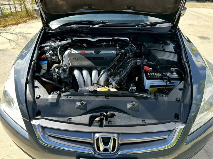 Front view of Honda Accord 2.4 EL year 2004 grey color used car in Hatyai รูปที่ 15