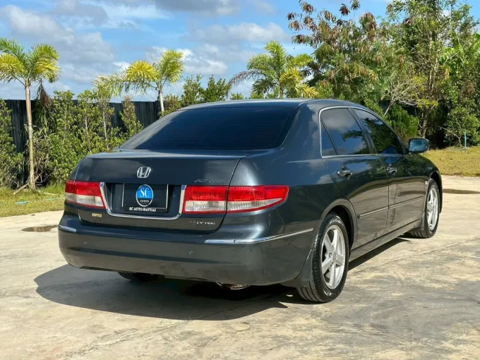 Front view of Honda Accord 2.4 EL year 2004 grey color used car in Hatyai รูปที่ 8