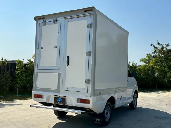 Front view of Suzuki Carry 1.6 MT year 2017 white color used car in Hatyai รูปที่ 6