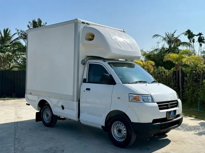 Front view of Suzuki Carry 1.6 MT year 2017 white color used car in Hatyai