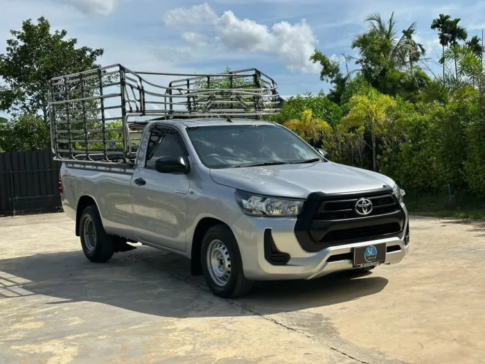 Front view of Toyota Hilux Revo Single Cab 2.8 Entry year 2023 silver color used car with cargo rack in Hatyai รูปที่ 3