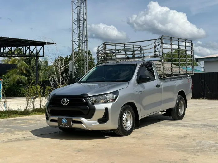 Front view of Toyota Hilux Revo Single Cab 2.8 Entry year 2023 silver color used car with cargo rack in Hatyai รูปที่ 5