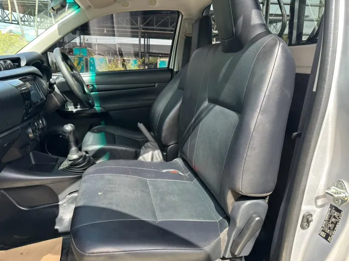 Front view of Toyota Hilux Revo Single Cab 2.8 Entry year 2023 silver color used car with cargo rack in Hatyai รูปที่ 7