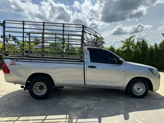 Front view of Toyota Hilux Revo Single Cab 2.8 Entry year 2023 silver color used car with cargo rack in Hatyai รูปที่ 14