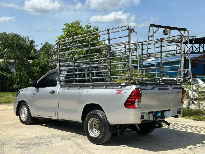 Front view of Toyota Hilux Revo Single Cab 2.8 Entry year 2023 silver color used car with cargo rack in Hatyai รูปที่ 19