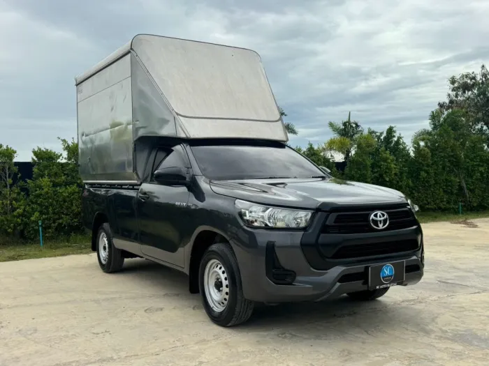 Front view of Toyota Hilux Revo Single Cab 2.4 Entry year 2023 grey color used car with cargo box in Hatyai รูปที่ 3
