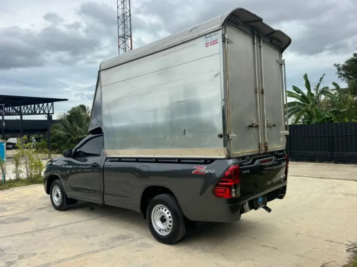 Front view of Toyota Hilux Revo Single Cab 2.4 Entry year 2023 grey color used car with cargo box in Hatyai รูปที่ 7