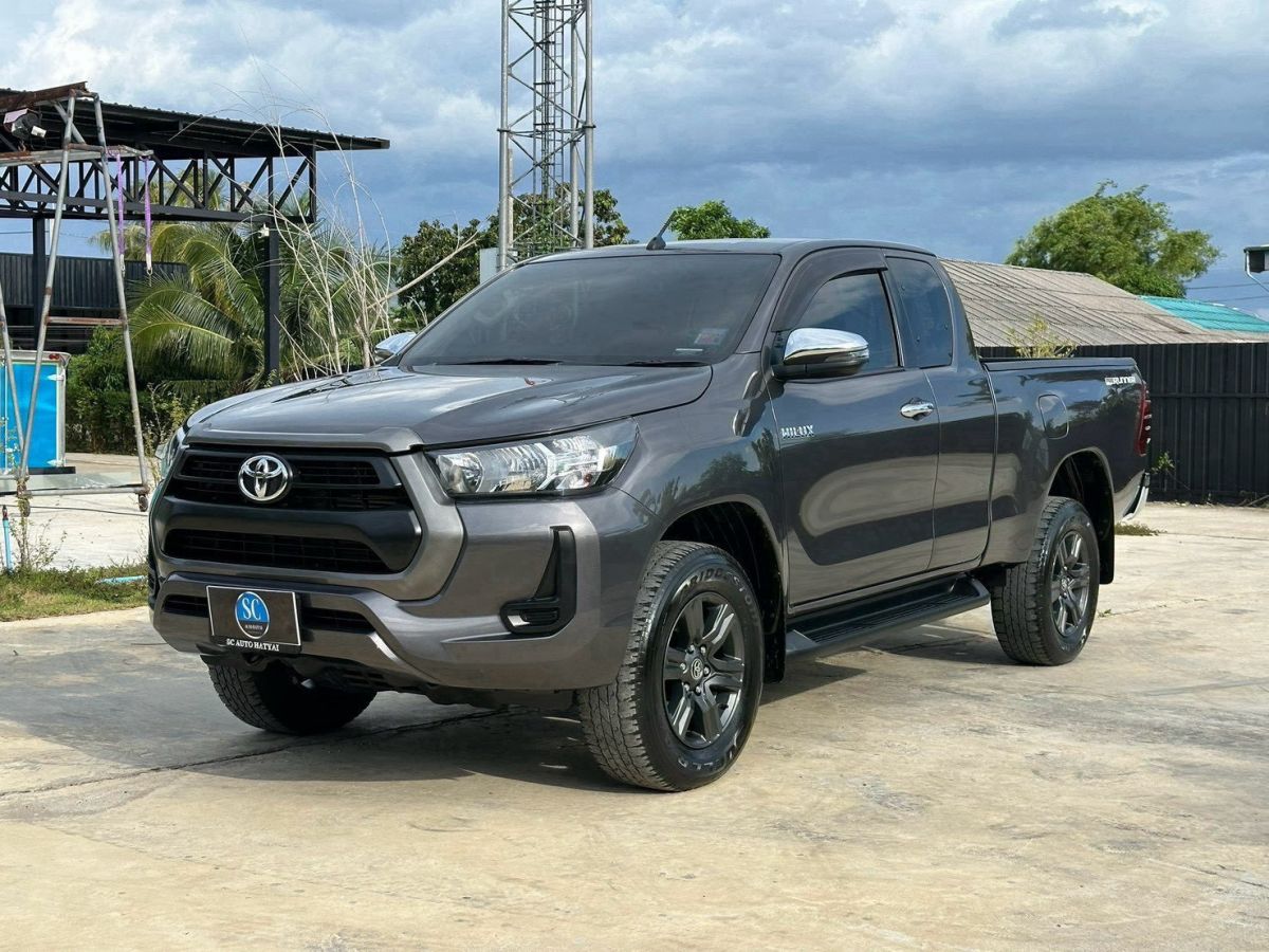 Front view of Toyota Hilux Revo Smart Cab Prerunner 2.4 Entry year 2020 grey color used car in Hatyai