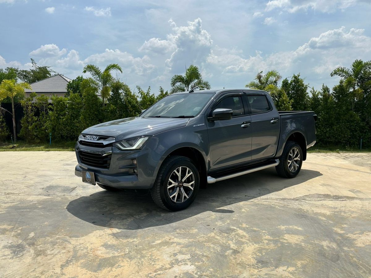 Front view of All New Isuzu D-Max Hi-Lander 4Door 3.0 M year 2022 grey color used car in Hatyai