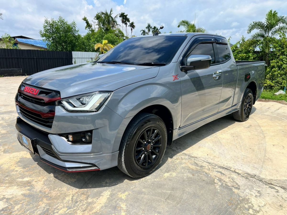 Front view of All New Isuzu D-Max X-Series Speed Spacecab 1.9 Ddi MT year 2023 grey color used car in Hatyai