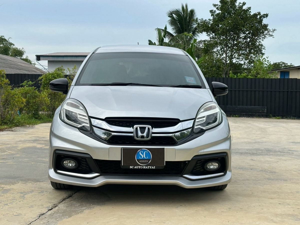 Front view of Honda Mobilio 1.5 RS year 2014 silver color used car in Hatyai รูปที่ 4