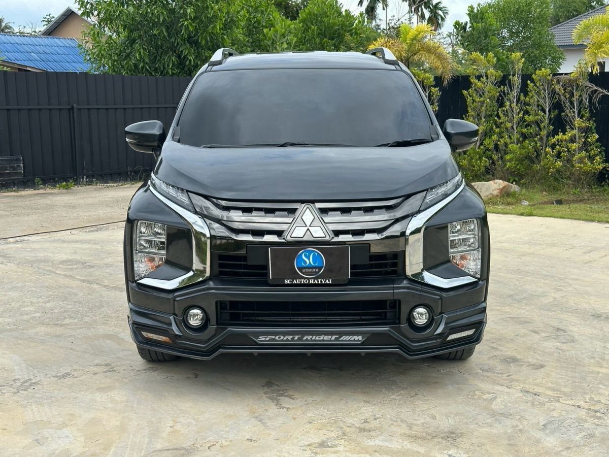 Front view of Mitsubishi Xpander Cross 1.5 AT year 2020 grey color used car in Hatyai รูปที่ 2