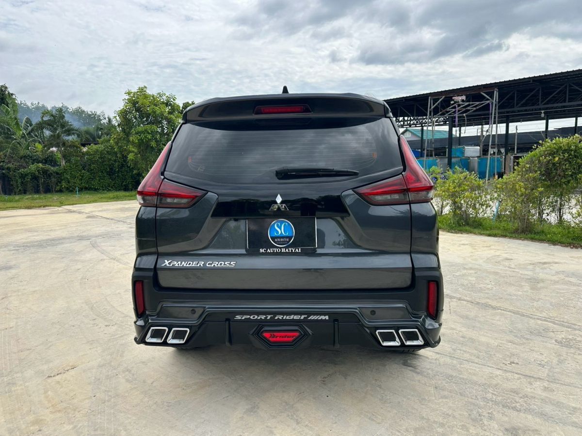 Front view of Mitsubishi Xpander Cross 1.5 AT year 2020 grey color used car in Hatyai รูปที่ 4