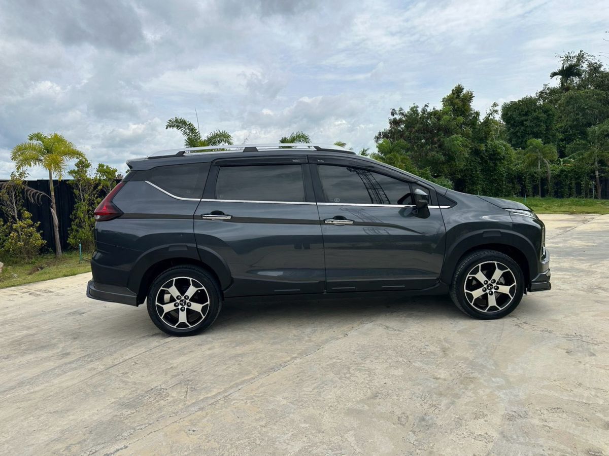 Front view of Mitsubishi Xpander Cross 1.5 AT year 2020 grey color used car in Hatyai รูปที่ 8
