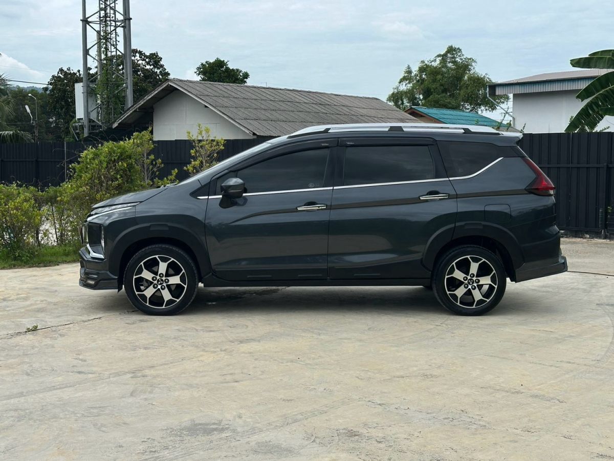 Front view of Mitsubishi Xpander Cross 1.5 AT year 2020 grey color used car in Hatyai รูปที่ 7