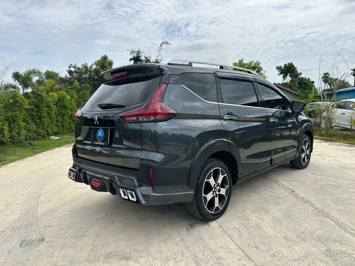 Front view of Mitsubishi Xpander Cross 1.5 AT year 2020 grey color used car in Hatyai รูปที่ 6