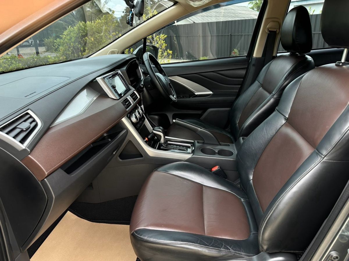 Front view of Mitsubishi Xpander Cross 1.5 AT year 2020 grey color used car in Hatyai รูปที่ 16