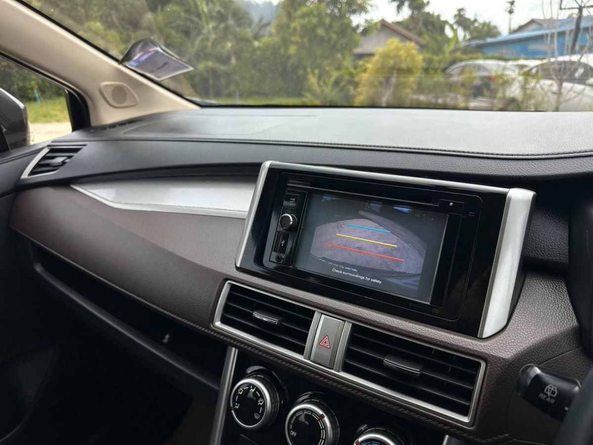 Front view of Mitsubishi Xpander Cross 1.5 AT year 2020 grey color used car in Hatyai รูปที่ 14