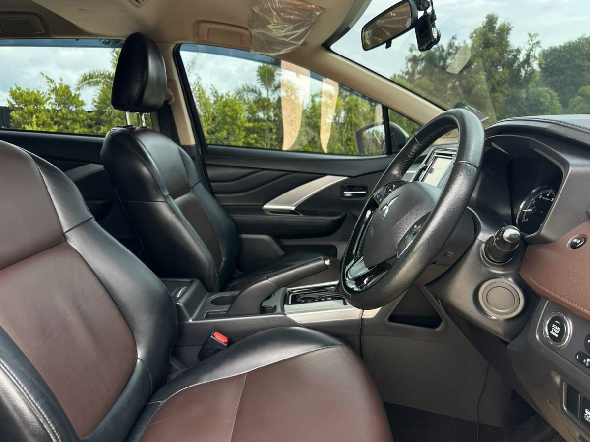 Front view of Mitsubishi Xpander Cross 1.5 AT year 2020 grey color used car in Hatyai รูปที่ 17
