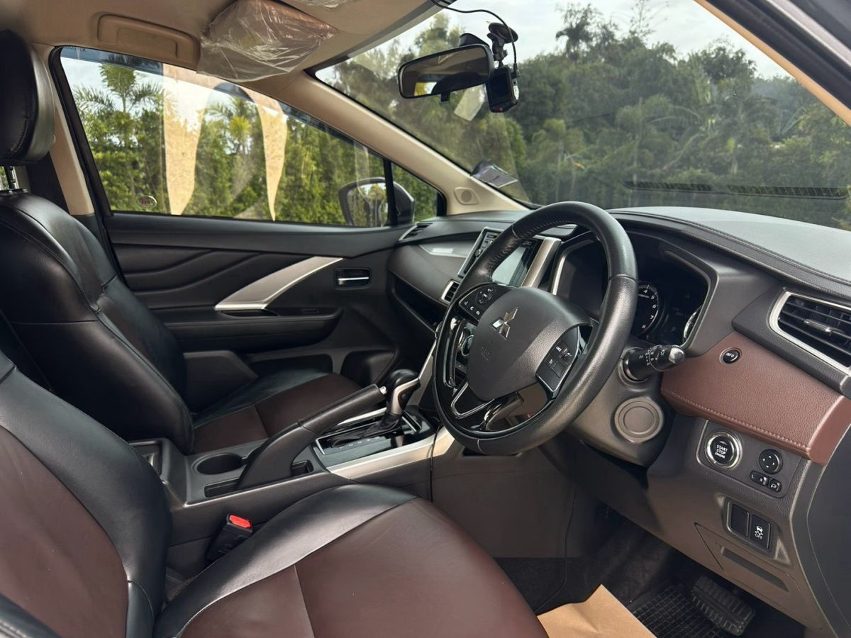 Front view of Mitsubishi Xpander Cross 1.5 AT year 2020 grey color used car in Hatyai รูปที่ 15