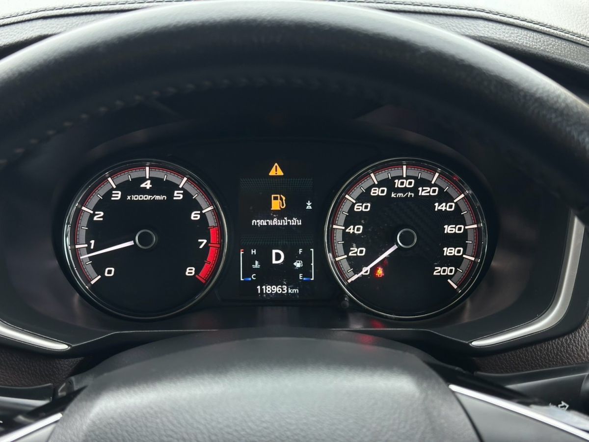 Front view of Mitsubishi Xpander Cross 1.5 AT year 2020 grey color used car in Hatyai รูปที่ 13