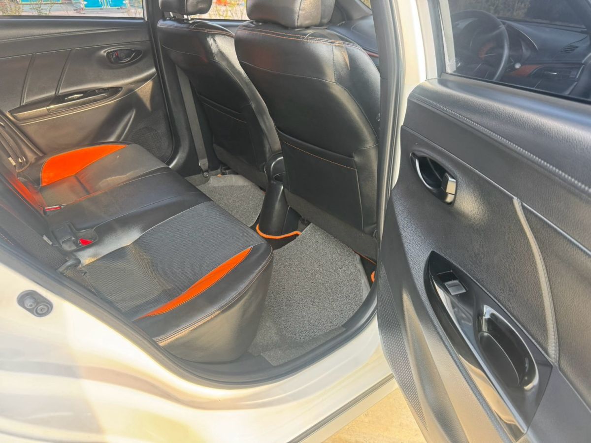 Front view of Toyota Yaris Hatchback 1.2 TRD Sportivo year 2016 white color used car in Hatyai รูปที่ 16
