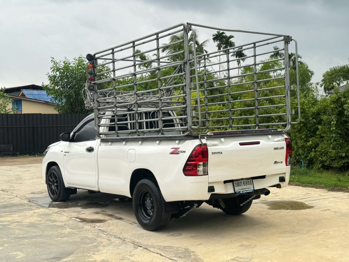 Front view of Toyota Hilux Revo Single Cab 2.8 Entry year 2022 white color used car with cargo rack in Hatyai รูปที่ 6