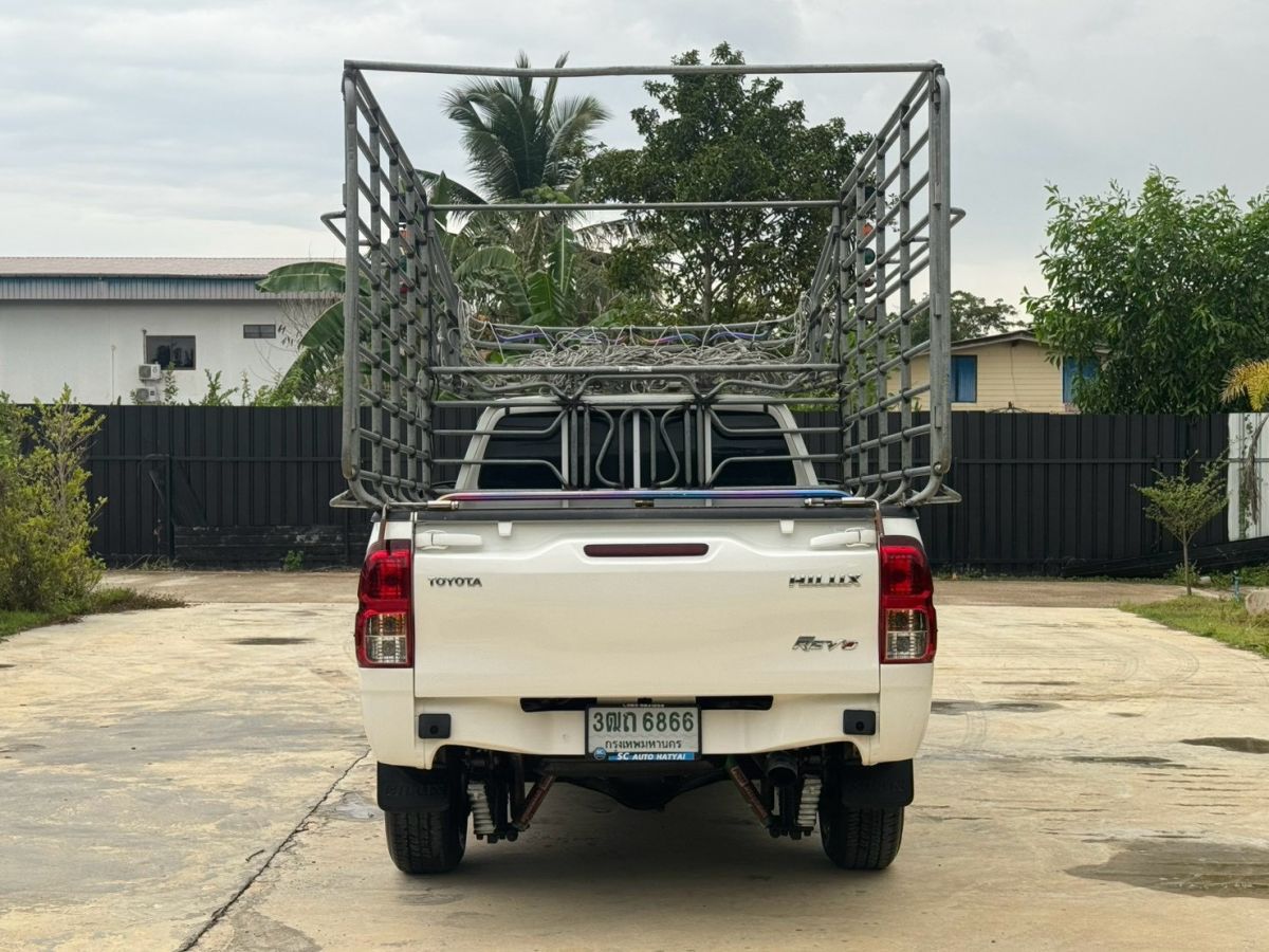 Front view of Toyota Hilux Revo Single Cab 2.8 Entry year 2022 white color used car with cargo rack in Hatyai รูปที่ 7