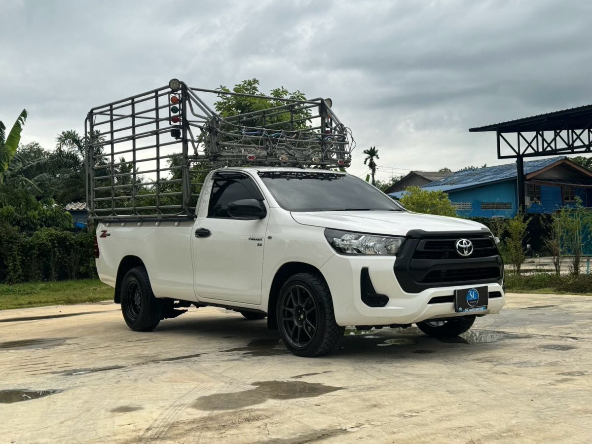 Front view of Toyota Hilux Revo Single Cab 2.8 Entry year 2022 white color used car with cargo rack in Hatyai รูปที่ 2