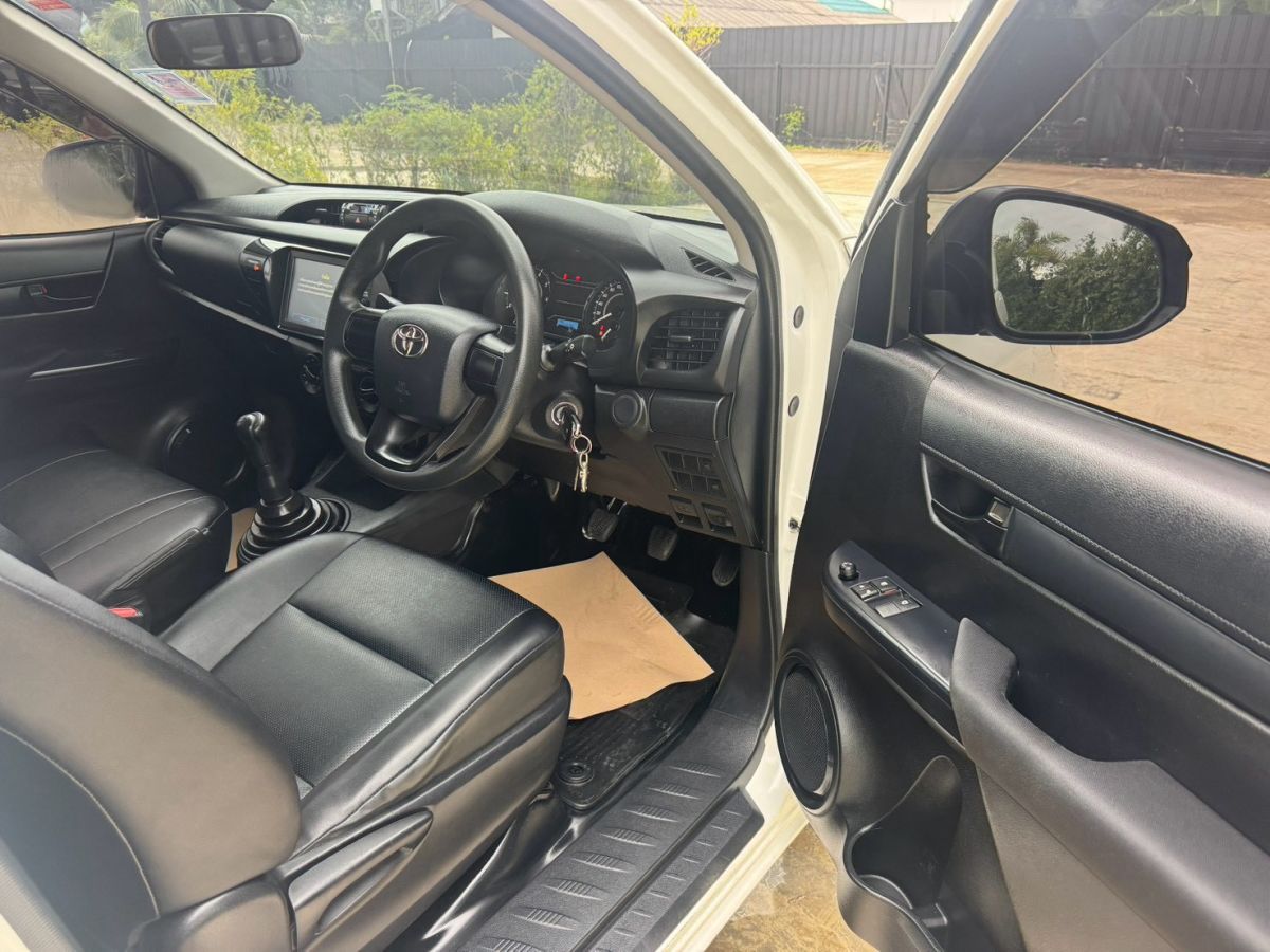 Front view of Toyota Hilux Revo Single Cab 2.8 Entry year 2022 white color used car with cargo rack in Hatyai รูปที่ 15