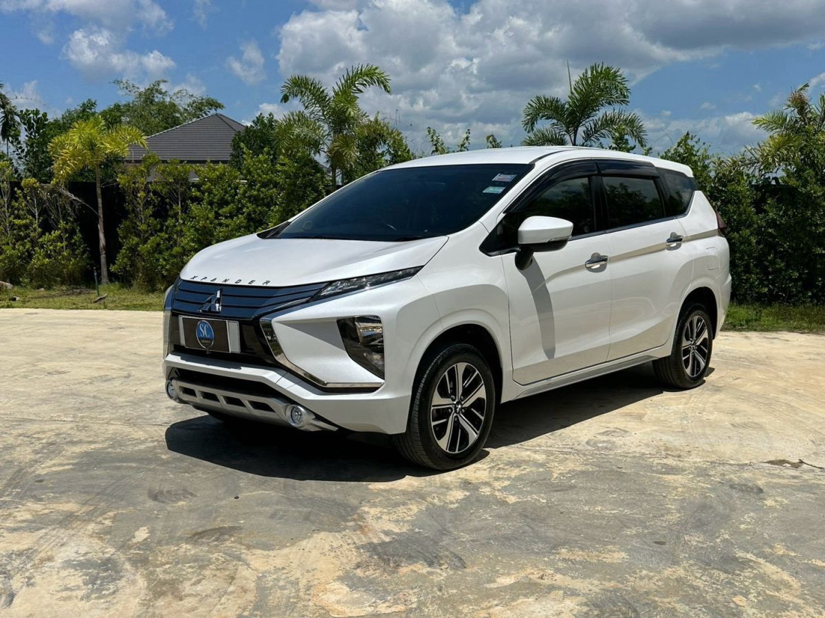 Front view of Mitsubishi Xpander 1.5 GT year 2019 white color used car in Hatyai